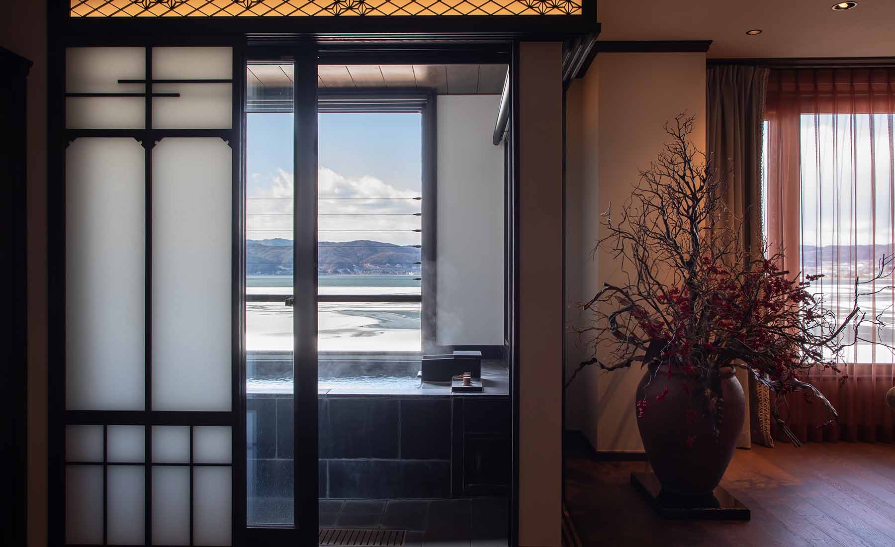 photo 露天風呂付き客室 最上階スイート【湖眺望7階】